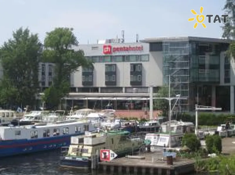 Фото отеля PentaHotel Berlin Koepenick 4* Берлін Німеччина екстер'єр та басейни