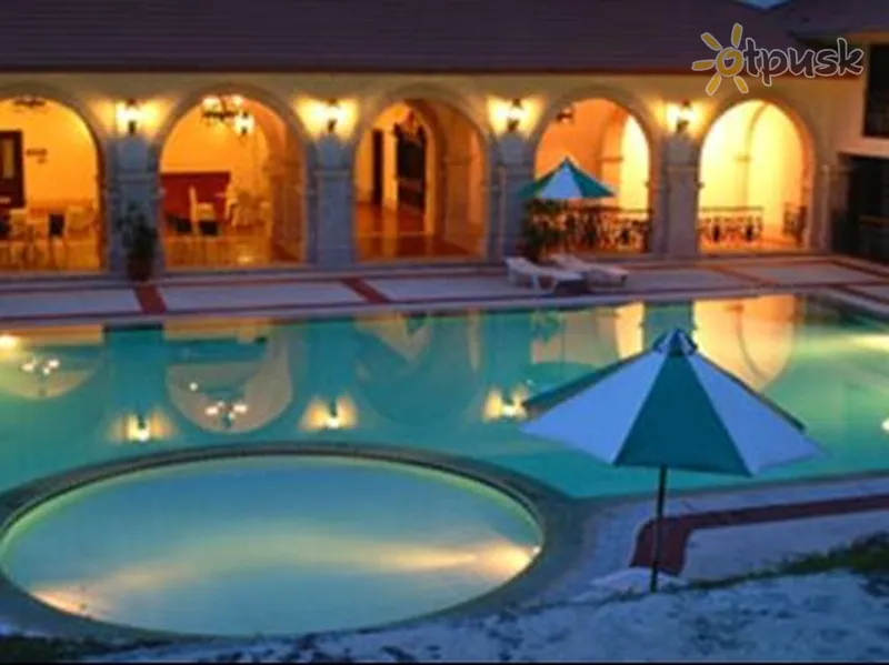 Фото отеля Waterfront Airport Hotel & Casino Mactan 4* о. Себу Филиппины экстерьер и бассейны