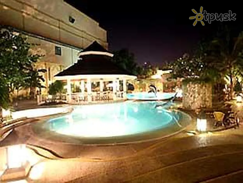 Фото отеля Waterfront Cebu City Hotel & Casino 4* о. Себу Филиппины экстерьер и бассейны