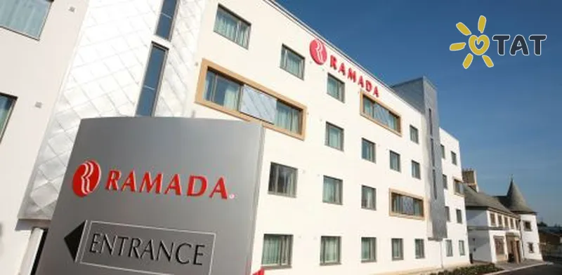 Фото отеля Ramada Heathrow 4* Лондон Великобританія екстер'єр та басейни