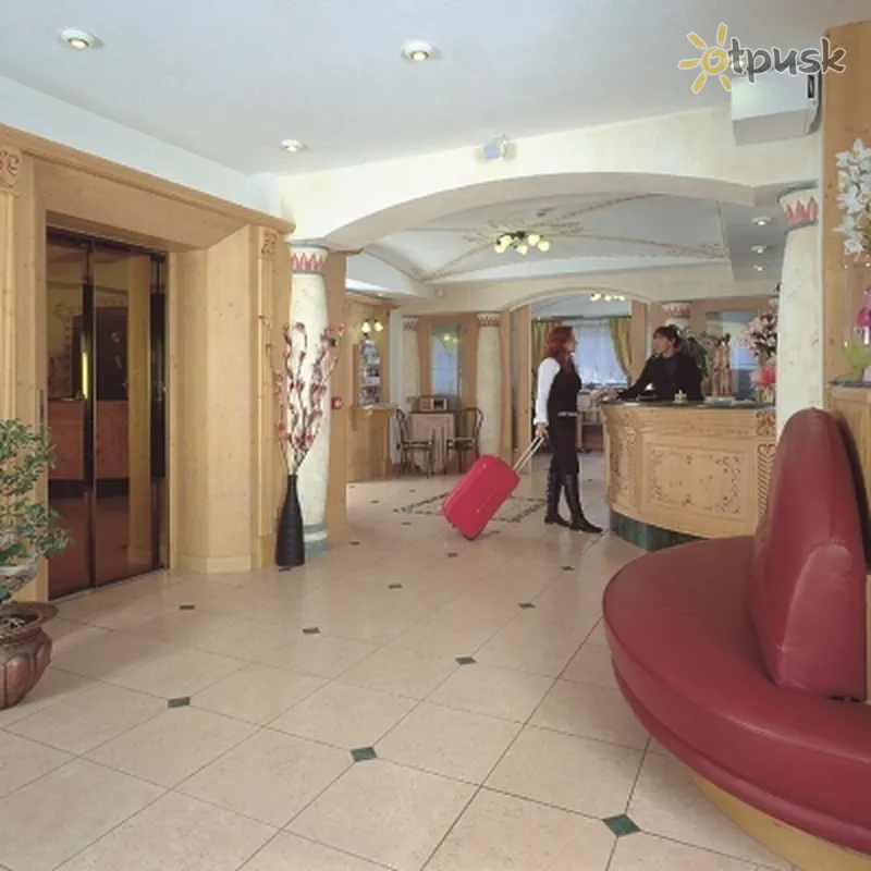 Фото отеля Alba Hotel 3* Валь Ді Фасса Італія лобі та інтер'єр