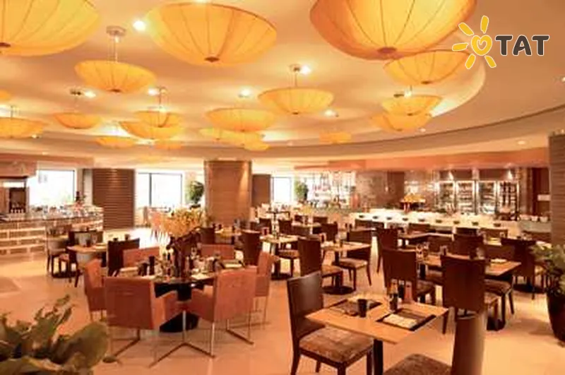Фото отеля Hilton Beijing 5* Пекін Китай бари та ресторани