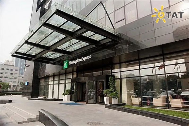 Фото отеля Holiday Inn Express Beijing Guangshun 4* Пекін Китай екстер'єр та басейни