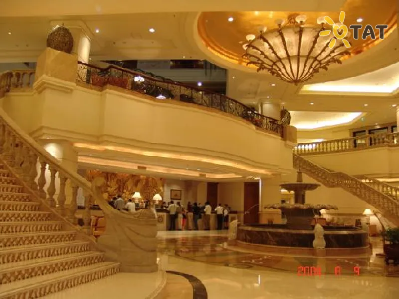 Фото отеля The Loong Palace Hotel & Resort 5* Пекін Китай лобі та інтер'єр