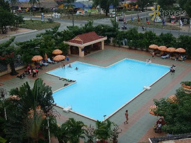 Фото отеля Golden Sand Hotel 3* Сіануквіль Камбоджа екстер'єр та басейни