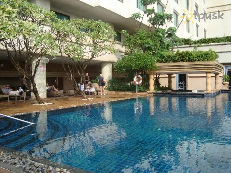 Фото отеля InterContinental Hotel 5* Pnompenis Kambodža išorė ir baseinai