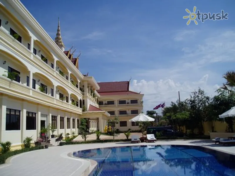 Фото отеля Lin Ratanak Angkor Hotel 3* Сием Риеп Камбоджа экстерьер и бассейны