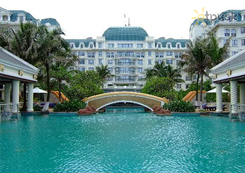 Фото отеля Crowne Plaza Hainan Spa & Beach Resort 5* о. Хайнань Китай экстерьер и бассейны