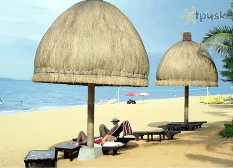 Фото отеля Crowne Plaza Hainan Spa & Beach Resort 5* о. Хайнань Китай пляж
