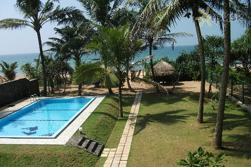 Фото отеля Sea Rock Villa 3* Induruva Šrilanka ārpuse un baseini