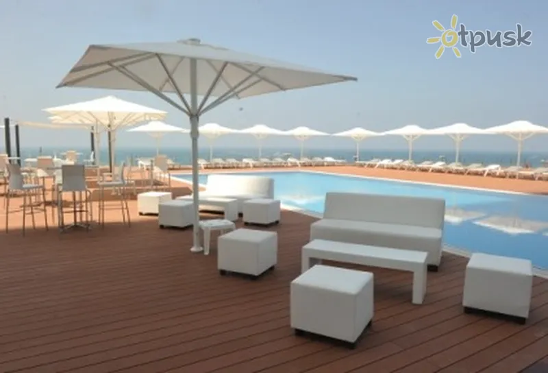Фото отеля Island Luxurious Suites Hotel 5* Нетания Израиль экстерьер и бассейны