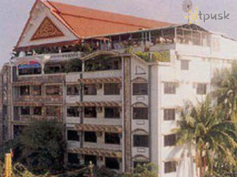Фото отеля Goldiana Hotel 3* Pnompenis Kambodža išorė ir baseinai