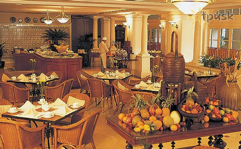 Фото отеля Raffles Hotel Le Royal 5* Пномпень Камбоджа бары и рестораны
