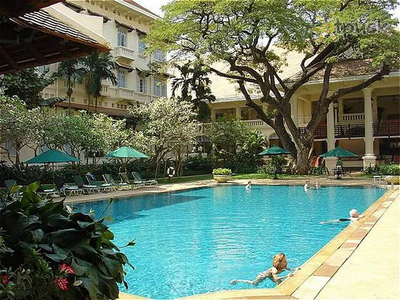 Фото отеля Raffles Hotel Le Royal 5* Пномпень Камбоджа экстерьер и бассейны