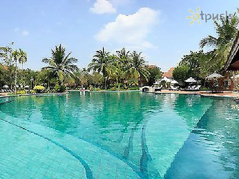 Фото отеля Sofitel Angkor Phokeethra Golf & Spa Resort 5* Сием Риеп Камбоджа экстерьер и бассейны