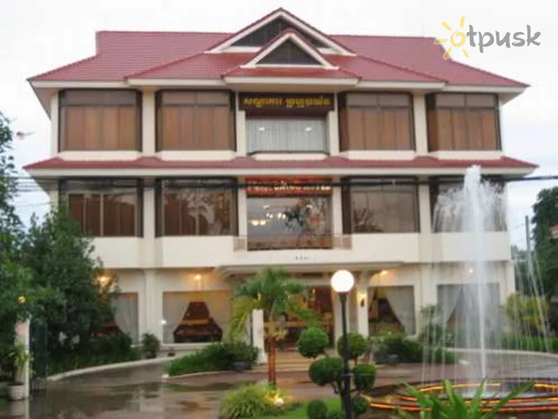 Фото отеля Prum Bayon Hotel 3* Сием Риеп Камбоджа экстерьер и бассейны