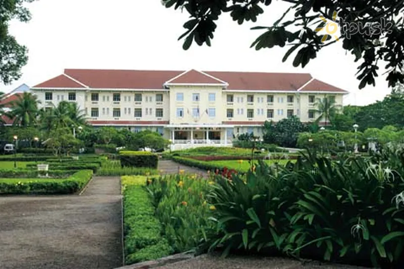 Фото отеля Raffles Grand Hotel D'Angkor 5* Siem Reapa Kambodža ārpuse un baseini