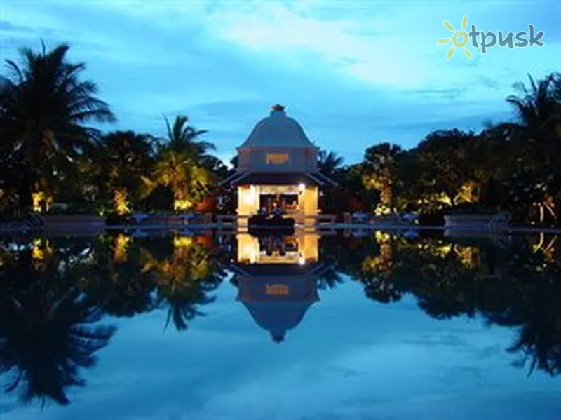 Фото отеля Raffles Grand Hotel D'Angkor 5* Сієм Рієп Камбоджа екстер'єр та басейни