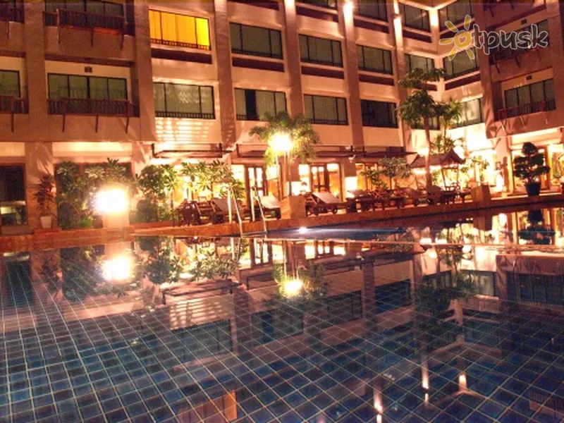 Фото отеля Royal Empire Hotel 4* Сием Риеп Камбоджа экстерьер и бассейны