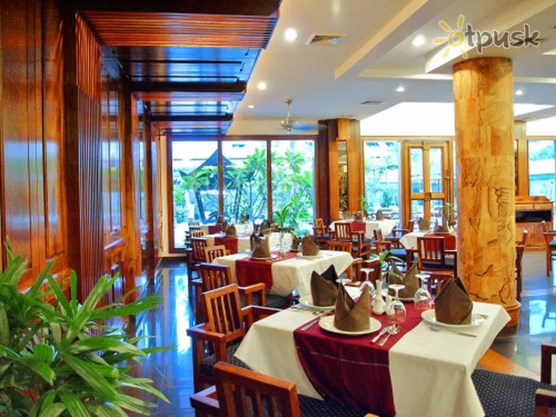 Фото отеля Royal Empire Hotel 4* Сием Риеп Камбоджа бары и рестораны