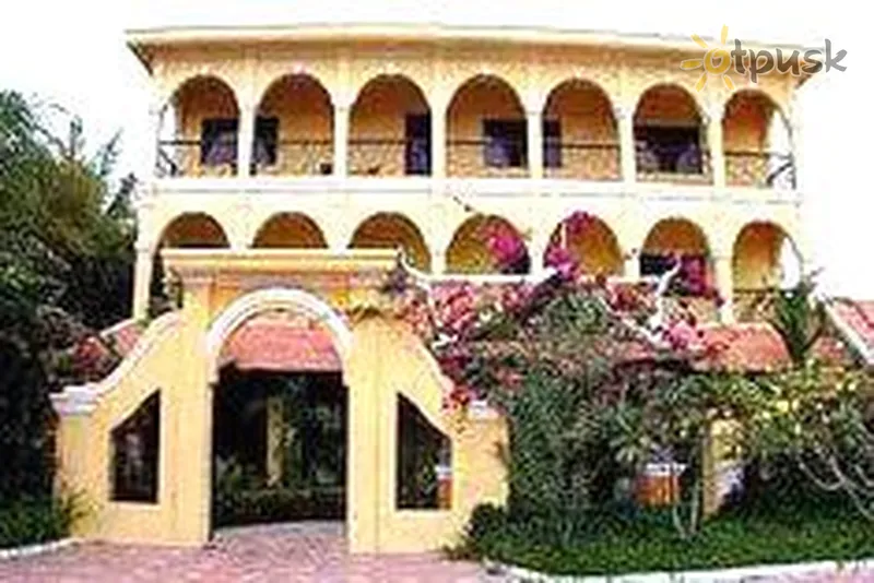 Фото отеля Auberge Mont Royal D'Angkor Hotel 3* Siem Rypas Kambodža išorė ir baseinai