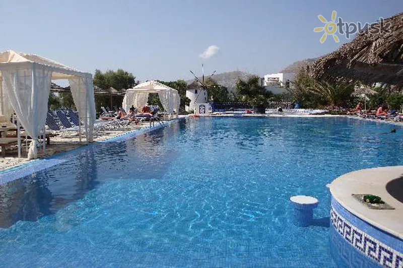 Фото отеля Mediterranean Beach 4* Santorini Graikija išorė ir baseinai