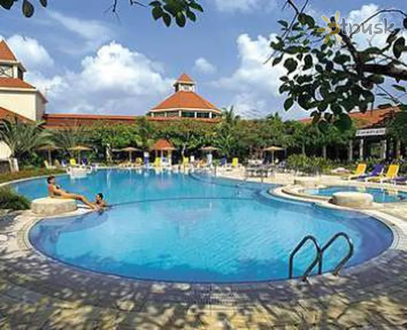 Фото отеля Traders Hotel Singapore 4* Сінгапур Сінгапур екстер'єр та басейни