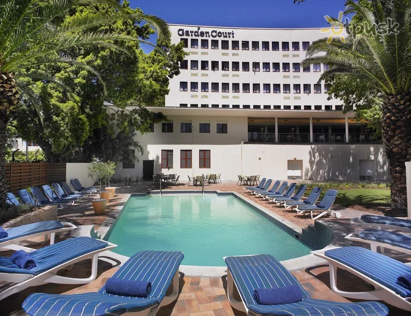 Фото отеля Holiday Inn Garden Court De Waal 3* Кейптаун ЮАР экстерьер и бассейны