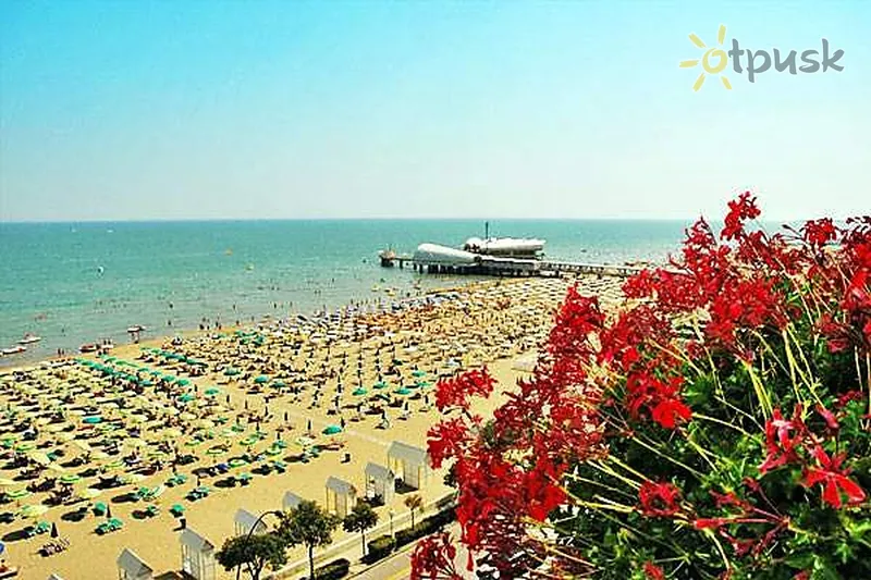 Фото отеля Columbus Hotel Lignano Sabbiadoro 4* Ліньяно Італія пляж