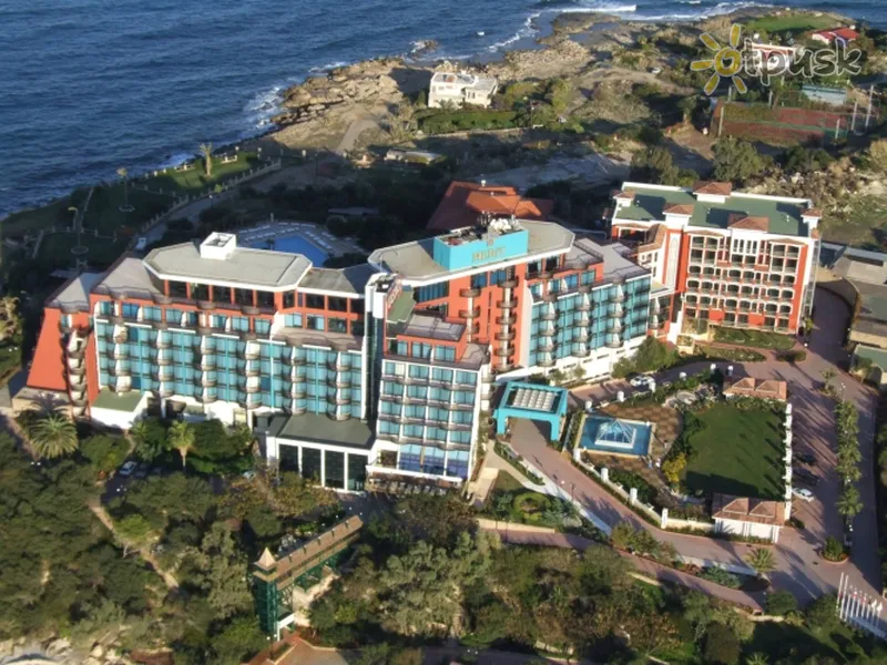 Фото отеля Merit Crystal Cove Hotel 5* Кірінія Кіпр екстер'єр та басейни