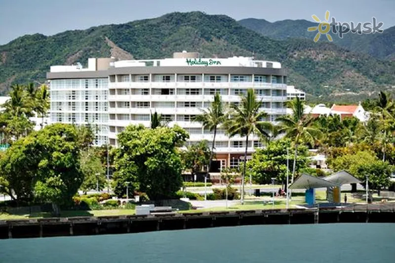Фото отеля Holiday Inn Cairns 4* Кернс Австралия экстерьер и бассейны