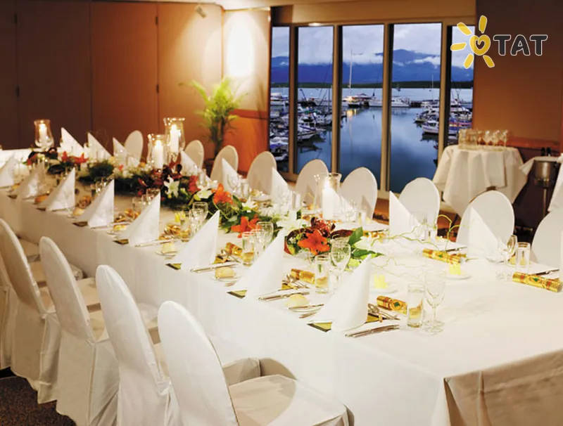 Фото отеля Shangri-La at the Marina 5* Великий бар'єрний риф Австралія бари та ресторани