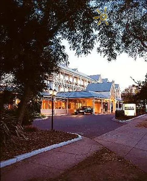 Фото отеля Marque Hotel Canberra 4* Канберра Австралия экстерьер и бассейны