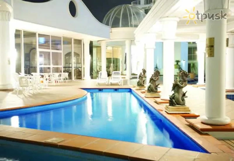 Фото отеля Mantra Phoenician Broadbeach 4* Золотой Берег Австралия экстерьер и бассейны