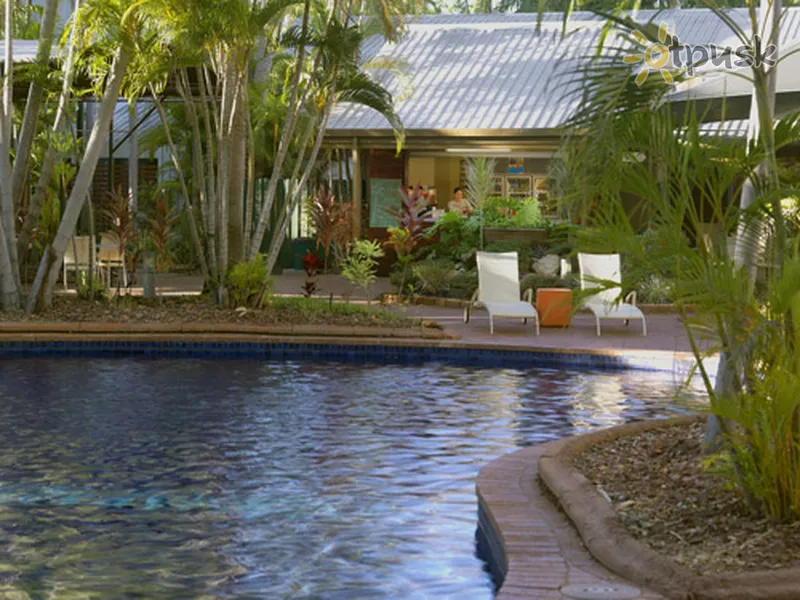 Фото отеля Travelodge Mirambeena Resort Darwin 3* Брисбен Австралия экстерьер и бассейны