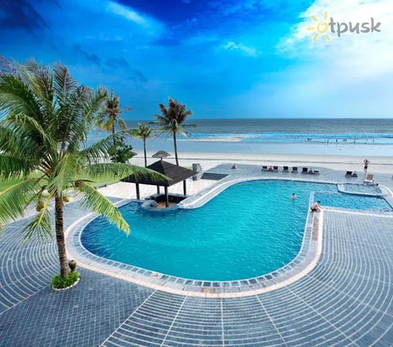 Фото отеля Sunny Paradise Resort 4* Нгве Саунг Мьянма экстерьер и бассейны