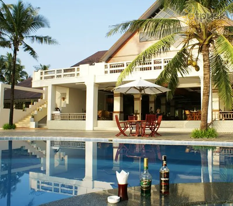 Фото отеля Sunny Paradise Resort 4* Нгве Саунг Мьянма экстерьер и бассейны