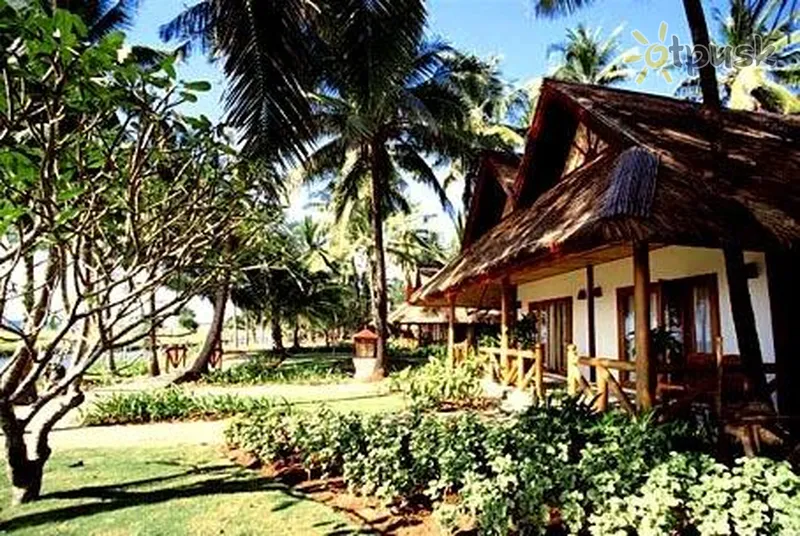 Фото отеля Myanmar Treasure Beach Resort 4* Нгве Саунг Мьянма экстерьер и бассейны