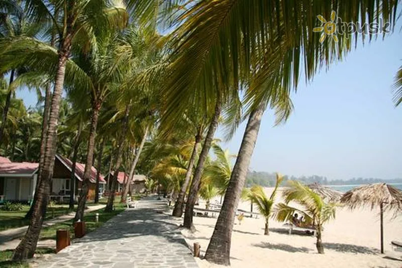 Фото отеля Silver Beach Hotel 3* Нгапалі М'янма пляж