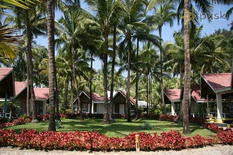 Фото отеля Silver Beach Hotel 3* Нгапалі М'янма екстер'єр та басейни