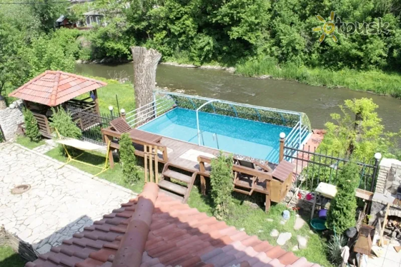 Фото отеля Біля річки 2* Кам'янець-Подільський Україна екстер'єр та басейни