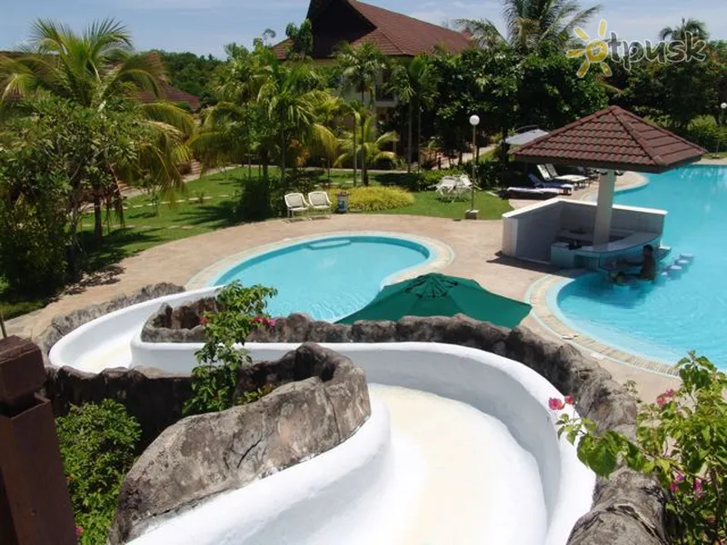Фото отеля Beringgis Beach Resort & Spa 3* Кота Кинабалу Малайзия экстерьер и бассейны