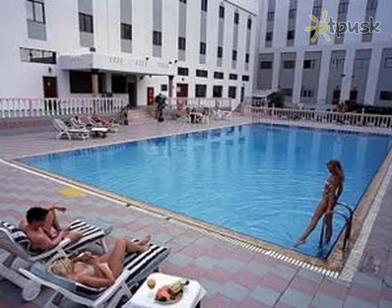 Фото отеля Holiday Inn Muscat-Al Madinah 4* Маскат Оман екстер'єр та басейни