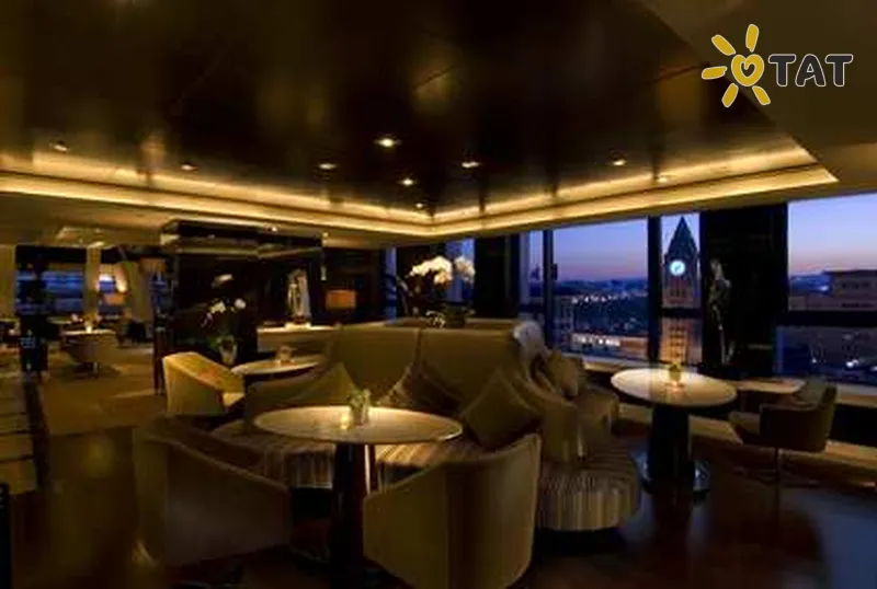 Фото отеля Hilton Beijing Wangfujing 5* Пекін Китай лобі та інтер'єр