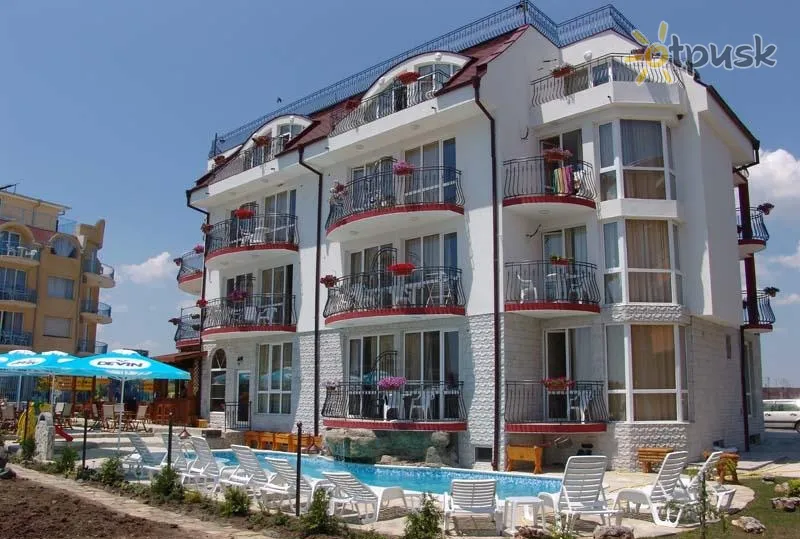 Фото отеля Дельфін 3* Несебр Болгарія екстер'єр та басейни