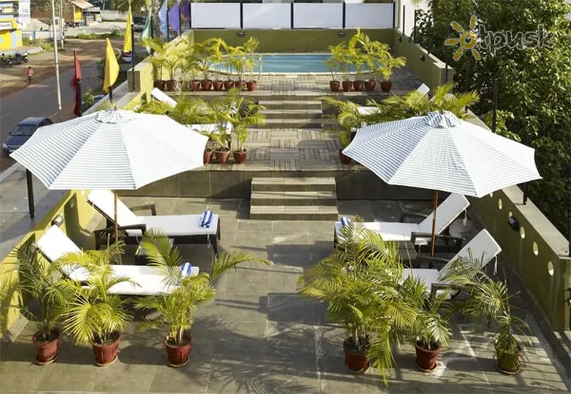 Фото отеля 10 Calangute Hotel 3* Šiaurės Goa Indija išorė ir baseinai