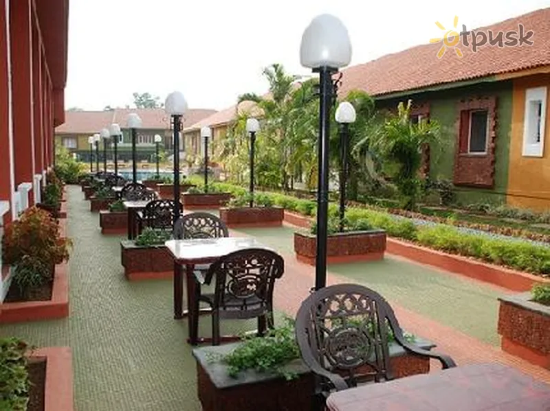 Фото отеля Celebrations Inn Goveia Resort 3* Šiaurės Goa Indija išorė ir baseinai