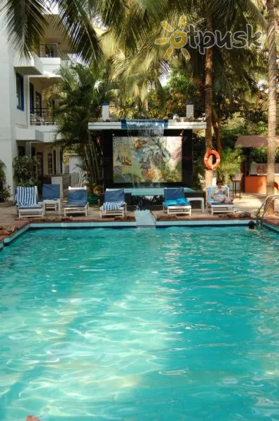 Фото отеля Townhouse Resort Candolim 3* Šiaurės Goa Indija išorė ir baseinai