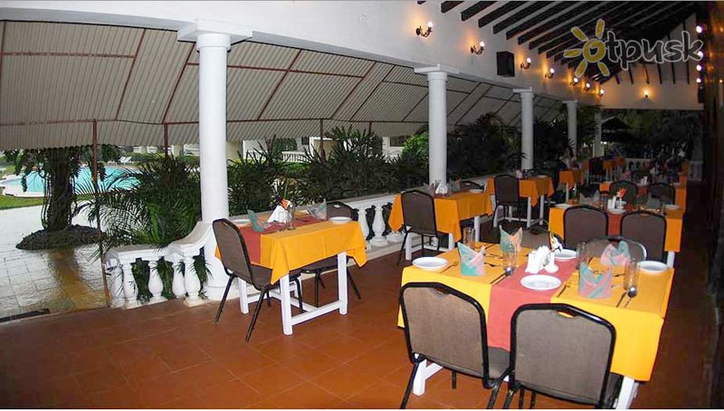 Фото отеля Marinha Dourada Resort 3* Северный Гоа Индия бары и рестораны