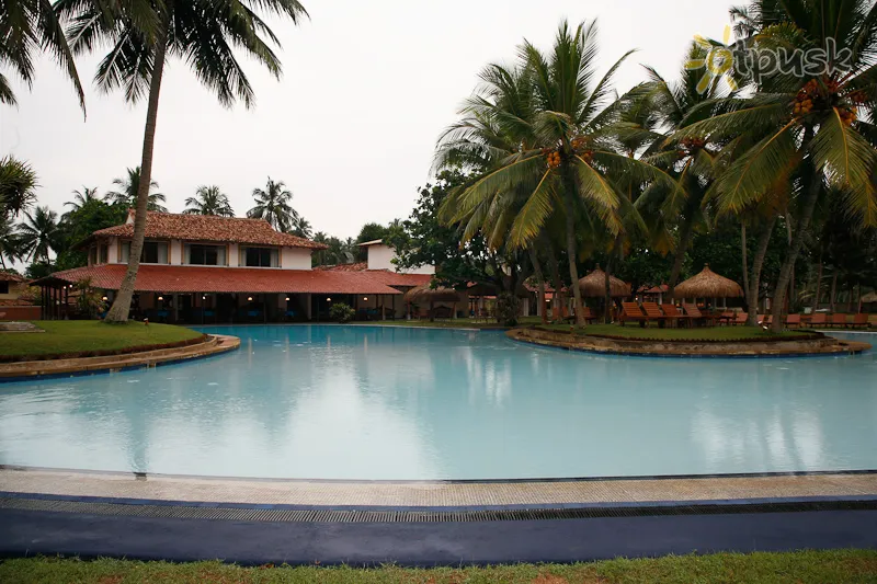 Фото отеля Kosgoda Beach Resort 4* Kosgoda Šri Lanka išorė ir baseinai